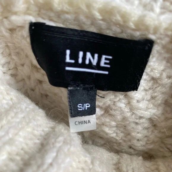 Line Sweater - Picture 3 of 4